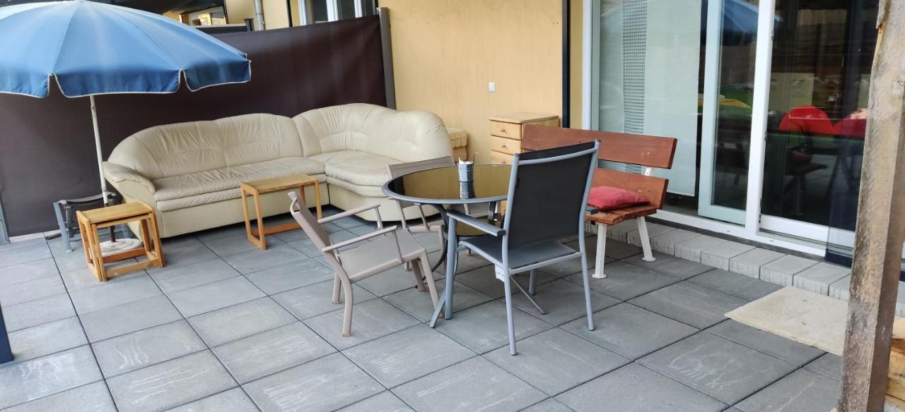 Ebenerdig Mit Terrasse & Garten, Wlan & Parkplatz! Self Check-In & Check-Out! Schwedenofen! Leilighet Auggen Eksteriør bilde
