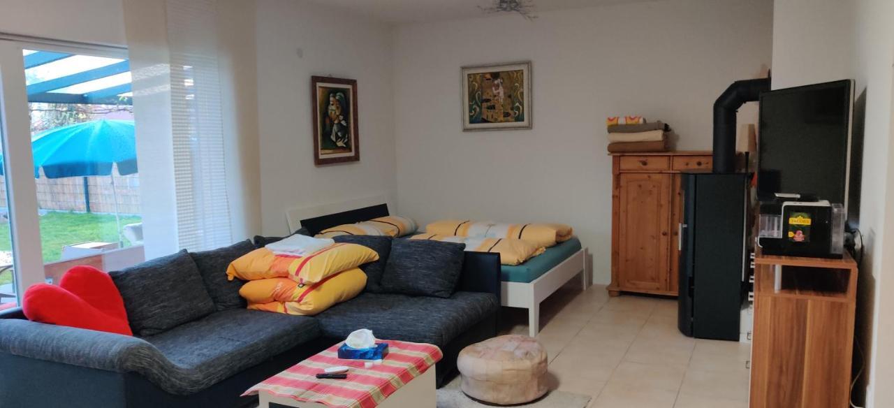 Ebenerdig Mit Terrasse & Garten, Wlan & Parkplatz! Self Check-In & Check-Out! Schwedenofen! Leilighet Auggen Eksteriør bilde